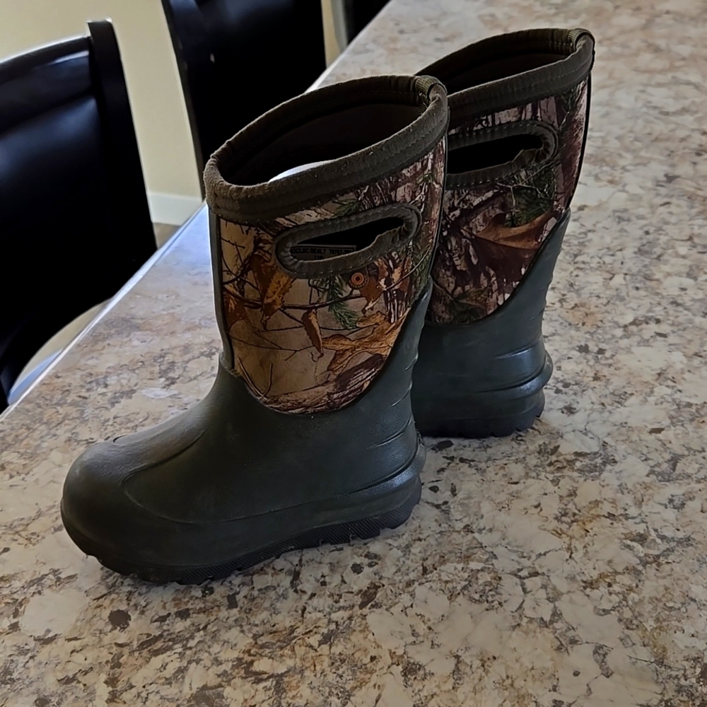 Kids Camo Bogs